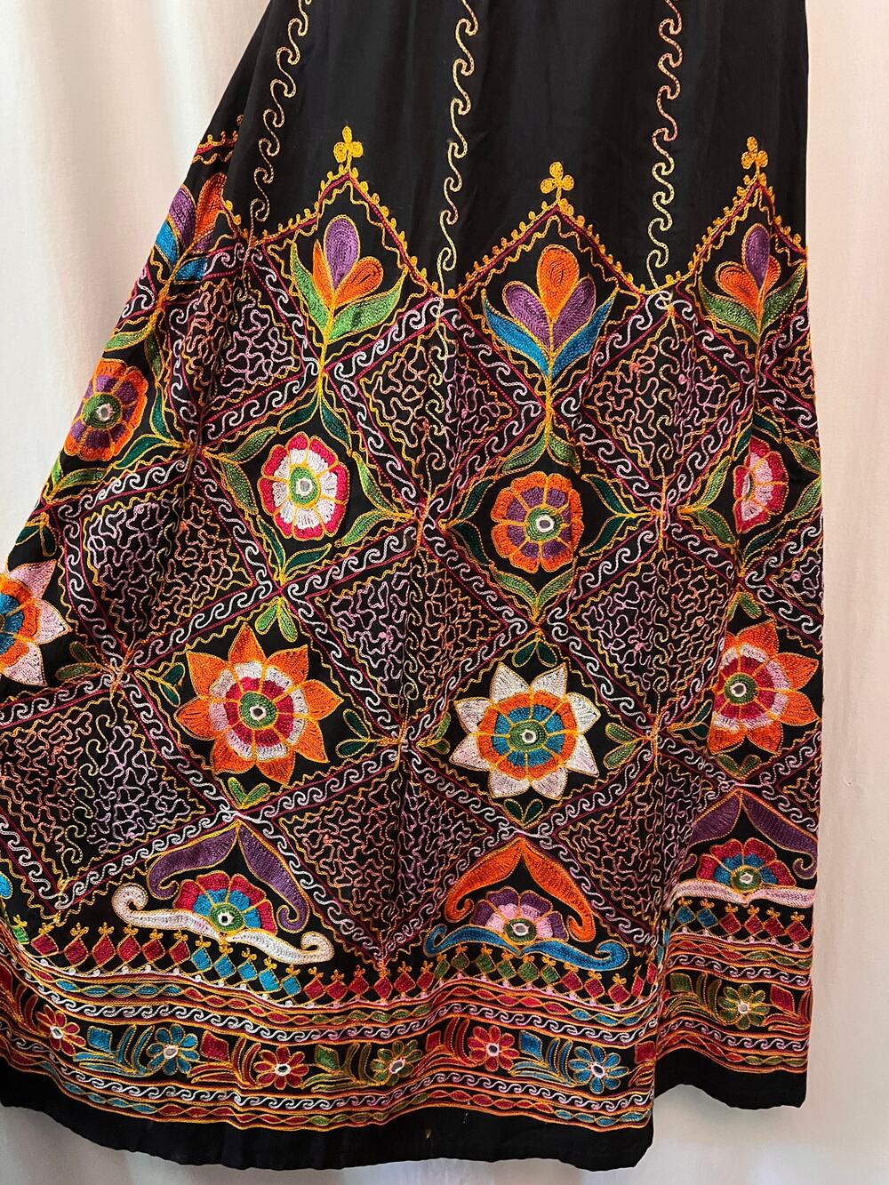 Vintage Indian multi-color floral embroider maxi skirt ethnic boho costume